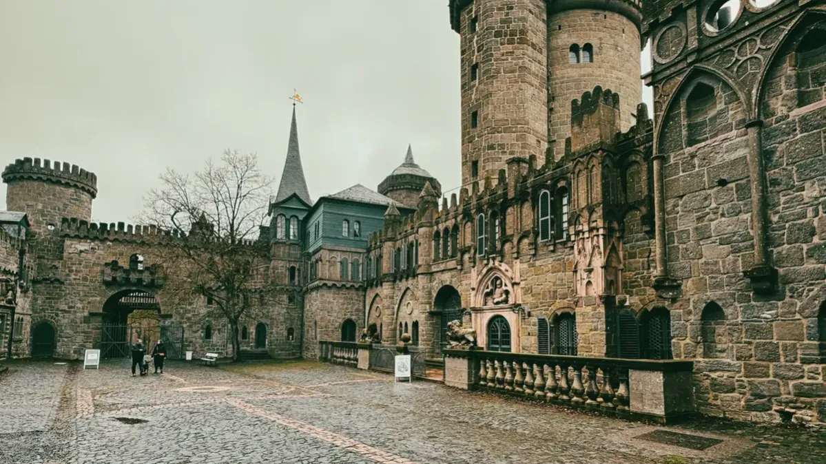 Schlösser im Nebel und 44 Kilometer Wahrheit